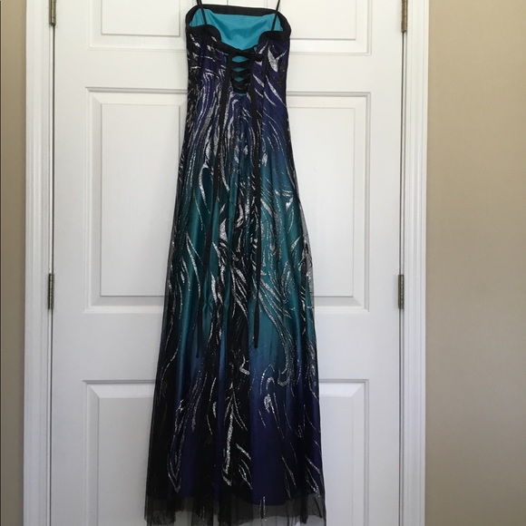 Cache Prom/Formal Dress 🌌 - Picture 4 of 8